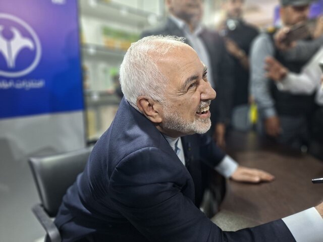 حضور ظریف در نمایشگاه کتاب