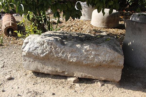 شناسایی پایه ستونهای ساسانی که در یک خانه شخصی رها شدهاند!