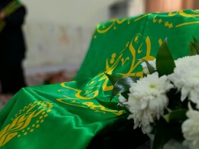 پرچم‌گردانی سفیران کریمه در جمع ۲۰ هزار بانو در استان قم