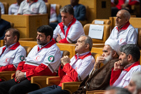 مسعود پزشکیان، رئیس‌جمهور و پیرحسین کولیوند، رییس جمعیت هلال احمر در گرامیداشت هفته هلال احمر با حضور رئیس جمهور