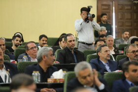 نشست فعالان اقتصادی استان آذربایجان شرقی با حضور محمدرضا عارف، معاون اول رئیس جمهور