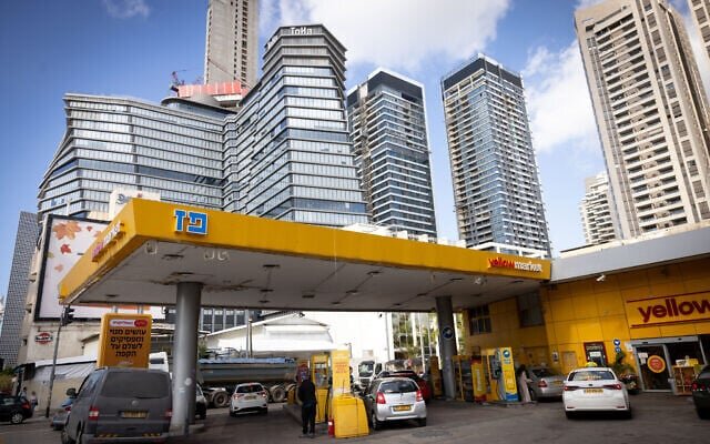 یک پمپ بنزین شرکت «پاز» در تلآویو بزرگترین صندوق سرمایهگذاری جهان از رژیم صهیونیستی فاصله گرفت