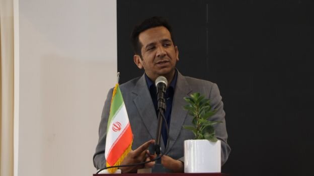 مدیران مدارس دانش خود را نسبت به مسائل دنیا به‌روزرسانی کنند
