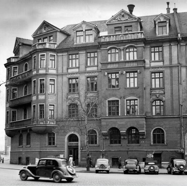 من همسایه هیتلر بودم/ شاید تنها شاهد زندهای باشم که هیتلر را مستقیما دیده است