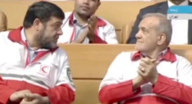 رئیس جمهور لباس هلال احمر به تن کرد
