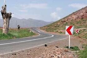 اجرای عملیات راهداری و ایمن‌سازی محورهای روستایی در مهدیشهر