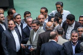 حضور احمد میدری، وزیر تعاون، کار و رفاه اجتماعی در صحن علنی مجلس