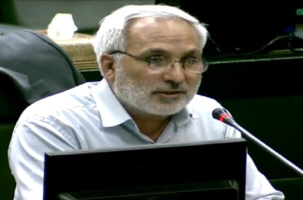 جعفری آذر: آرد آزاد و سهمیهای ۲۱ برابر با هم تفاوت قیمت دارد جعفری آذر: آرد آزاد و سهمیهای ۲۱ برابر با هم تفاوت قیمت دارد