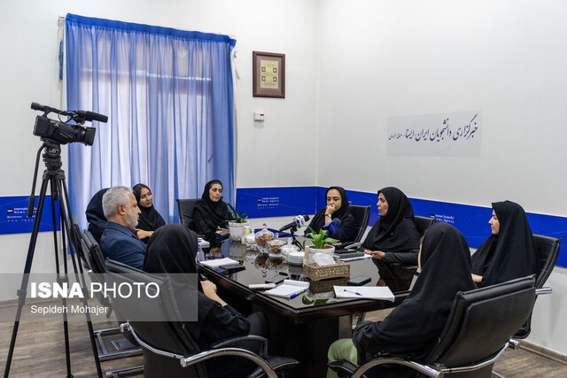 یکی از راههای برونرفت جامعه از شرایط فعلی، توسعه مدیریت زنان است