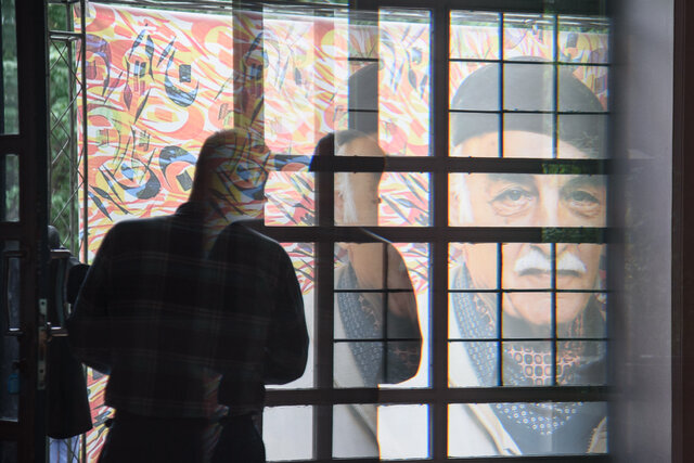 عکس لیلا ابراهیمی با رنگها به ایران سلام داد و در خاک آرام گرفت