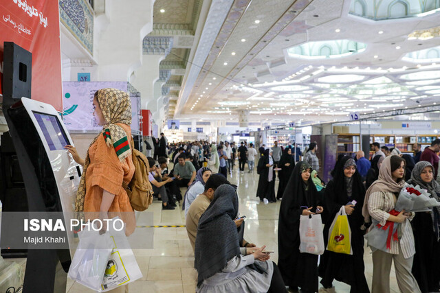 گشت‌وگذار در نمایشگاه کتاب