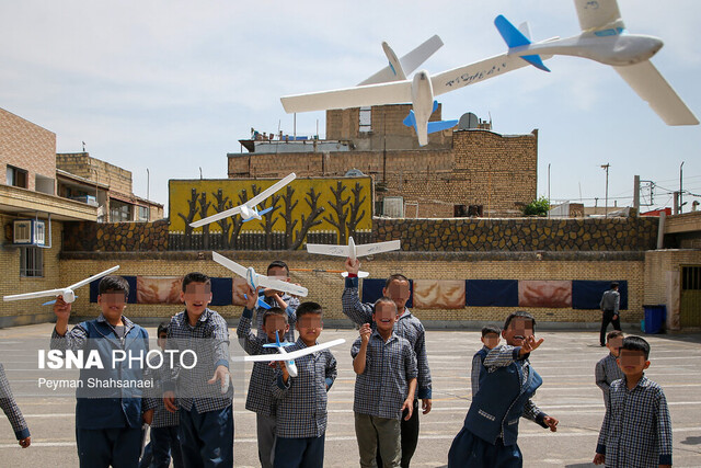 «فقر» و «اعتیاد» عمده علت حضور کودکان کار در خیابان/ ۷۳ درصد این کودکان با والدینشان زندگی میکنند «فقر» و «اعتیاد» عمده علت حضور کودکان کار در خیابان/ ۷۳ درصد این کودکان با والدینشان زندگی میکنند