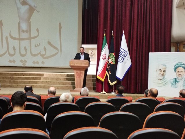 دنیا به یاد ندارد که ملت ایران در مقابل استبداد زانو زده باشد