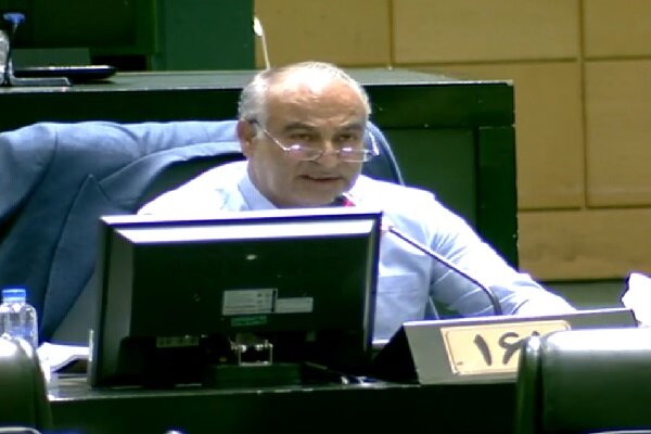 نماینده لنجان: کارمندان انتظار دارند افزایش حقوق‌شان متناسب با نرخ تورم باشد
