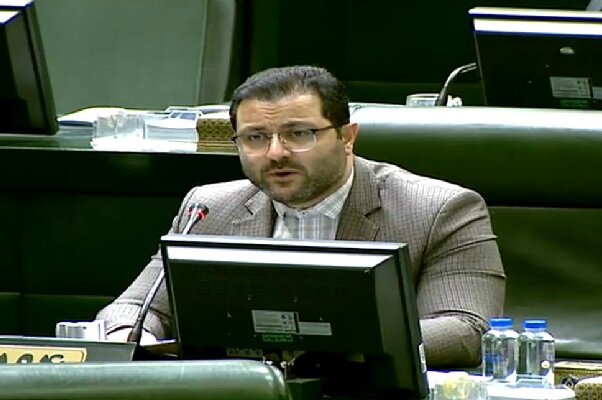 عضو کمیسیون اجتماعی: ترمیم قدرت خرید بازنشستگان و حقوق‌بگیران ضرورت دارد
