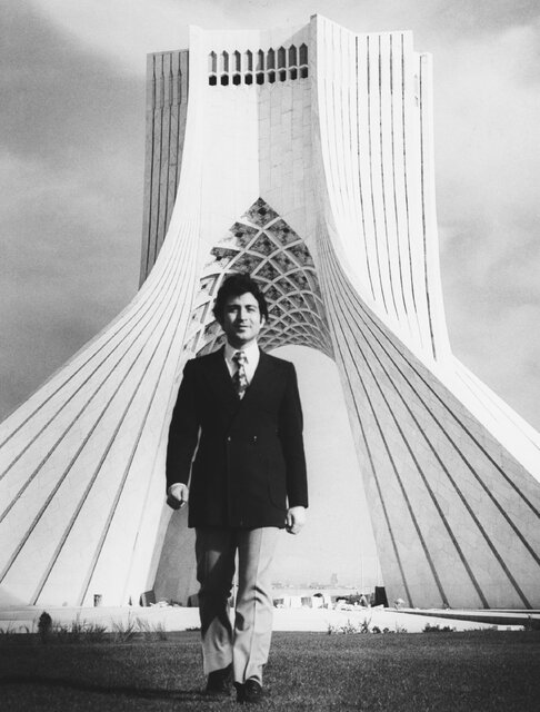 برج آزادی کوچک در دانشگاه هنرهای زیبا