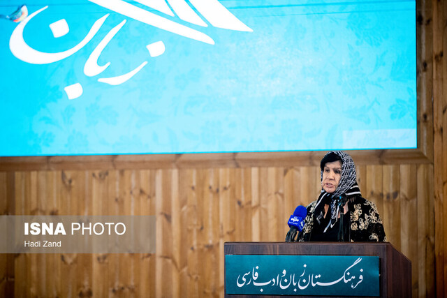 همه ما مدیون زبان فارسی هستیم