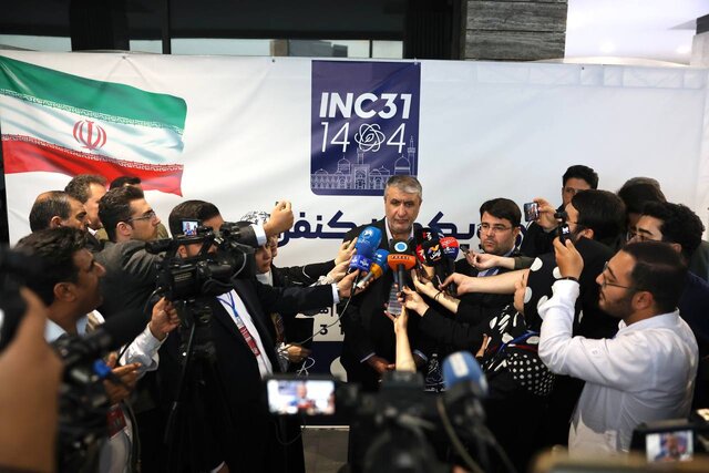 اسلامی: برچیده شدن غنی سازی را نمیپذیریم/ دنبال نظامی سازی هستهای نیستیم