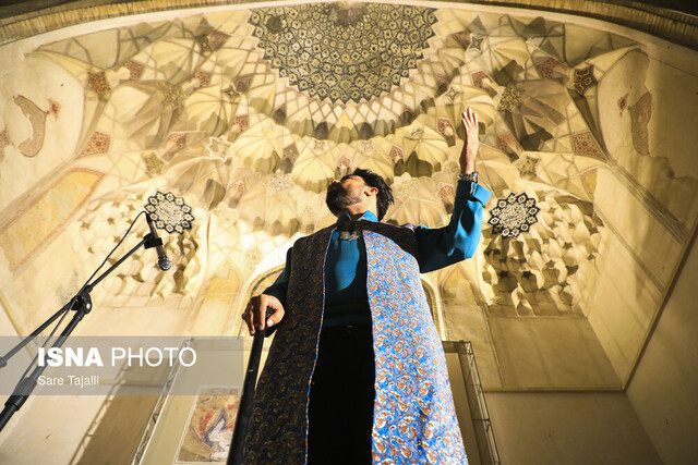 طنین شاهنامه‌خوانی و نقالی در کاروانسرای جهانی گنجعلیخان کرمان