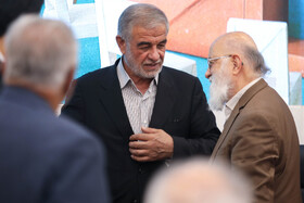 محمد صالح جوکار رئیس کمیسیون شوراهای مجلس شورای اسلامی و مهدی چمران رئیس هفتاد و پنجمین مجمع مشورتی روسای شوراهای اسلامی شهرهای مرکز استان‌های کشور و رئیس شورای اسلامی شهر تهران  در هفتاد و پنجمین مجمع مشورتی روسای شوراهای اسلامی شهرهای مرکز استان‌های کشور و هفتاد و پنجمین مجمع مشورتی روسای شوراهای اسلامی شهرهای مرکز استان‌های کشور - یزد