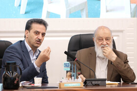 مهدی چمران رئیس هفتاد و پنجمین مجمع مشورتی روسای شوراهای اسلامی شهرهای مرکز استانهای کشور و رئیس شورای اسلامی شهر تهران و سید مهدی طلایی مقدم معاون هماهنگی امور عمرانی استانداری یزد در هفتاد و پنجمین مجمع مشورتی روسای شوراهای اسلامی شهرهای مرکز استانهای کشور