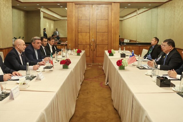 دیدار قالیباف با همتای مالزیایی در حاشیه کنفرانس اتحادیه بین المجالس اسلامی دیدار قالیباف با همتای مالزیایی در حاشیه کنفرانس اتحادیه بین المجالس اسلامی