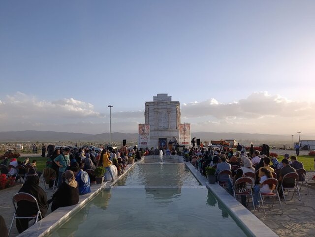 اشعار فردوسی، فرهنگ و دین ما را حفظ کرده است