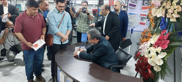 حضور «عراقچی» در نمایشگاه کتاب