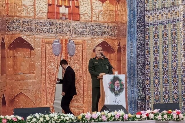 سردار سلامی: ترامپ در شان و موقعیتی نیست که برمبنای اراده او عملی انجام شود