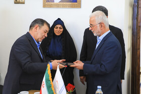 اسکندر مؤمنی، وزیرکشور در مراسم افتتاح مرکز خدمات سرمایه‌گذاری کرمان 