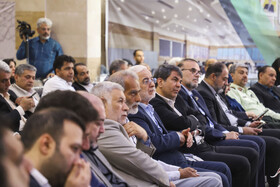 اسکندر مؤمنی، وزیرکشور در مراسم افتتاح کارخانه نوآوری شهرداری کرمان 