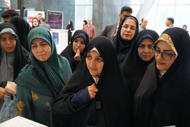 بازدید معاون رئیسجمهور از واحدهای فناور و دانشبنیان پارک علم و فناوری کرمانشاه