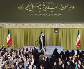 حضرت آیت الله خامنه‌ای:ترامپ دروغ گفت/تذکر دادیم چند برگ اسناد لانه‌ی جاسوسی را درکتاب های درسی بیاورند
