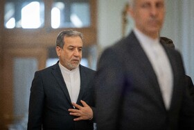 سیدعباس عراقچی، وزیر امور خارجه ایران پیش از دیدار سراج‌الدین مُهرالدین، وزیر امور خارجه تاجیکستان