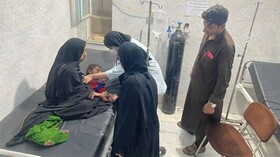 نجات کودک ۱۵ ماهه دچار مسمومیت با بنزین در خاش