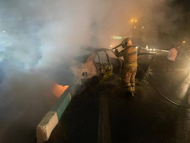 حریق خودروی سمند در بزرگراه شهید همت