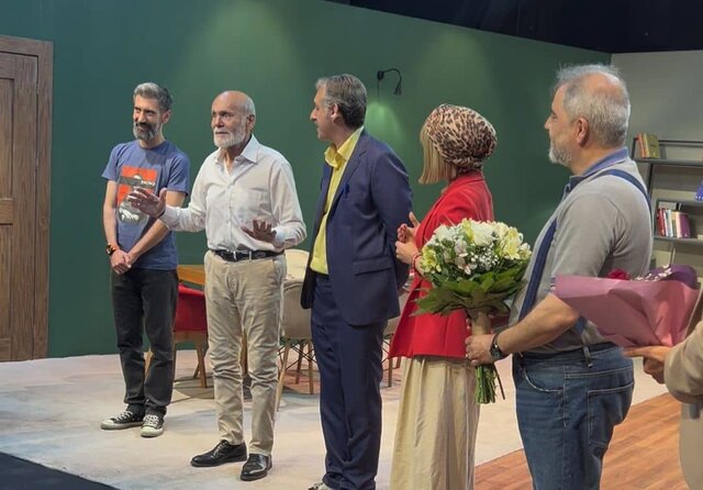 جمشید هاشمپور در تئاتر شهر + عکس