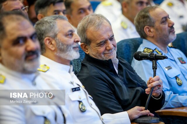 آرشیو ارتباط برخط پزشکیان با فرماندهان ناوشکن دنا و زیردریایی فاتح