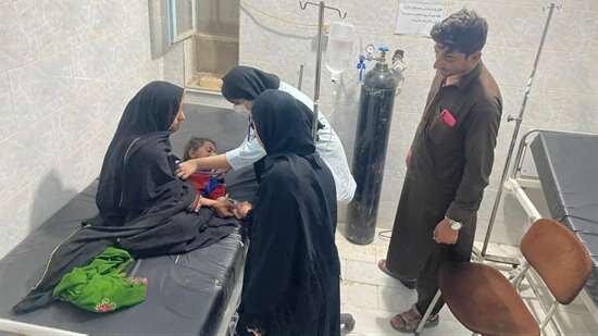 نجات کودک ۱۵ ماهه دچار مسمومیت با بنزین در خاش