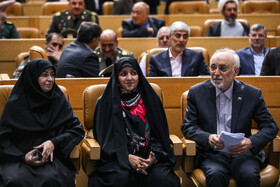 علی‌اکبر صالحی، زهرا بهروزآذر، معاون امروز زنان و خانواده رئیس جمهور و شینا انصاری، رئيس سازمان محیط زیست در سالگرد شهادت شهید جمهور و شهدای خدمت