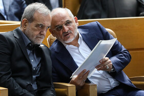 محسن حاجی میرزایی، رئيس دفتر رئيس جمهور و مسعود پزشکیان، رئیس جمهور در سالگرد شهادت شهید جمهور و شهدای خدمت