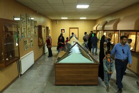بازدیدمردم همدان از تپه تاریخی هگمتانه در روز میراث فرهنگی