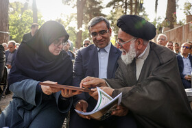 حجت الاسلام والمسلمین یعقوبی، امام جمعه شهرستان نیشابور، غلامحسین مظفری، استاندار خراسان رضوی و فاطمه مهاجرانی، سخنگوی دولت در بزرگداشت روز ملی حکیم عمر خیام - نیشابور