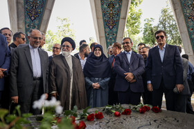 حجت الاسلام والمسلمین یعقوبی، امام جمعه شهرستان نیشابور، غلامحسین مظفری، استاندار خراسان رضوی و فاطمه مهاجرانی، سخنگوی دولت در بزرگداشت روز ملی حکیم عمر خیام - نیشابور