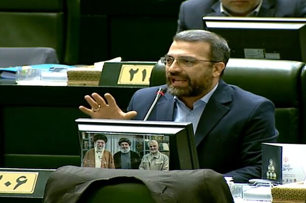محمودی: شیوه حکمرانی شهید رئیسی را برای مردم شفاف کنیم