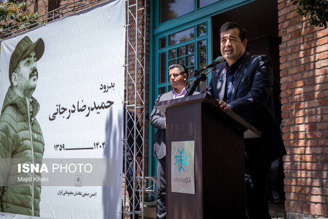 حیف او!/ عکاسها امروز دوربین را بر زمین گذاشتند