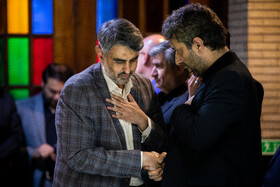 ایمان شمسایی، رئیس مرکز ارتباطات، رسانه و امور فرهنگی مجلس در مراسم ترحیم مادر معاون ارتباطات دفتر رییس جمهور