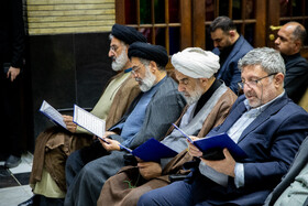 الیاس حضرتی، رئیس شورای اطلاع‌رسانی دولت در مراسم ترحیم مادر معاون ارتباطات دفتر رییس جمهور