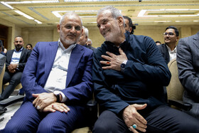 مسعود پزشکیان، رئیس جمهور و محسن حاجی میرزایی، رئیس دفتر رئیس جمهور در مراسم ترحیم مادر معاون ارتباطات دفتر رییس جمهور