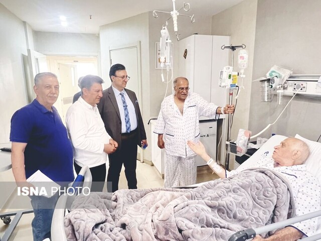حسن روشن از بیمارستان مرخص شد/ دیدار دو اسطوره در حضور قلعه‌نویی